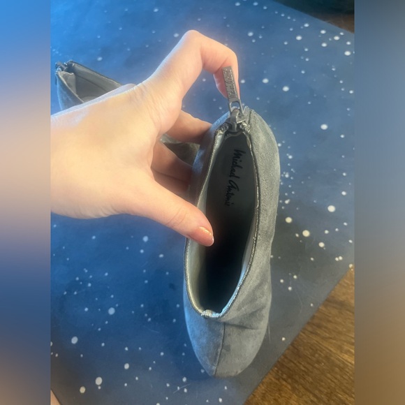 Michael Antonio Bootie Heels, Grey Suede Ankle Boots 8.5 - Picture 6 of 7